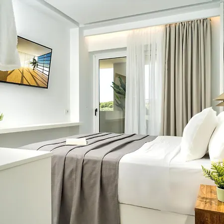 Myzith Luxury 3* קרי