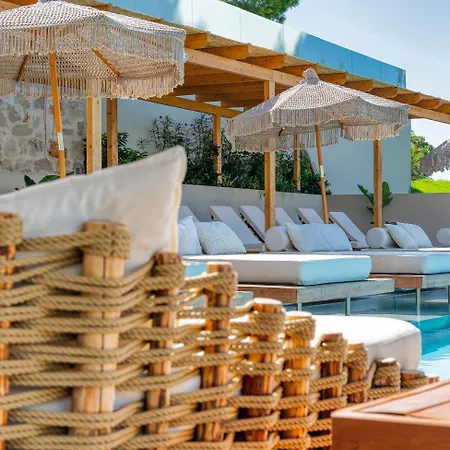 Myzith Luxury Suites 3*